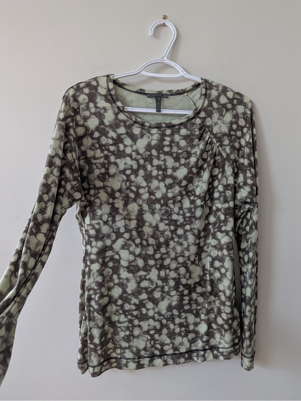 Long-Sleeve Crewneck Tee in Sage and Charcoal Spot Print